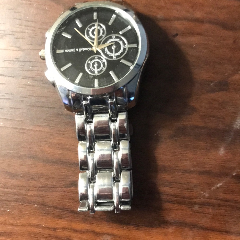 Watch - Picture 2 of 3